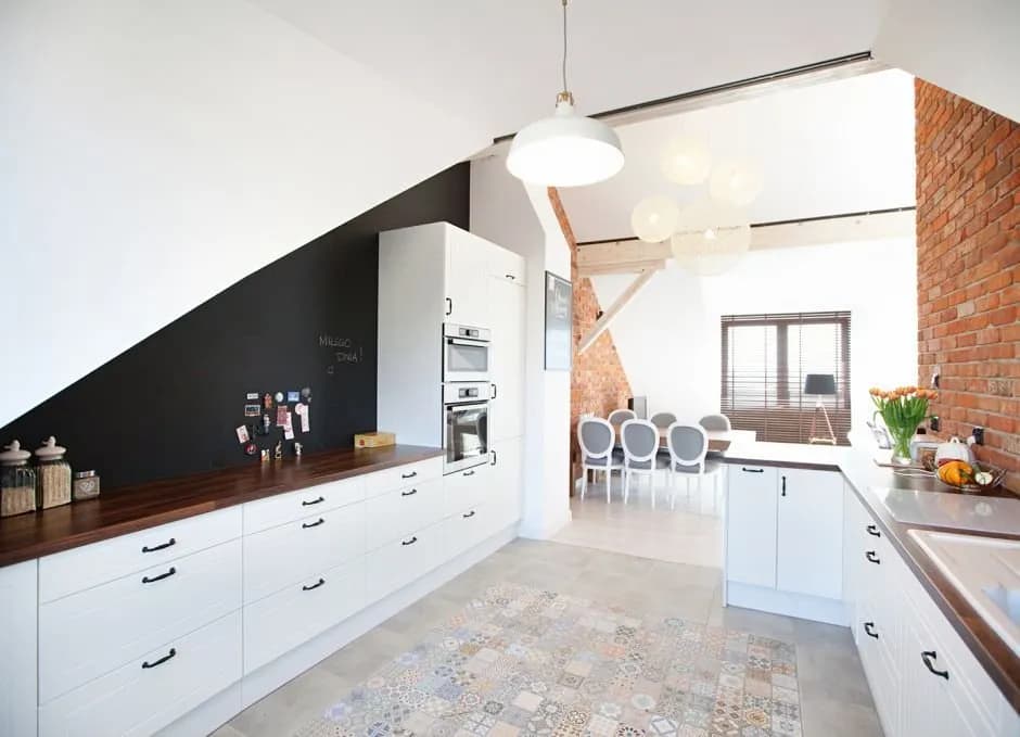 Czym zastąpić kafelki w kuchni? Odkryj nowoczesne alternatywy Czym zastąpić kafelki w kuchni? Odkryj nowoczesne alternatywy