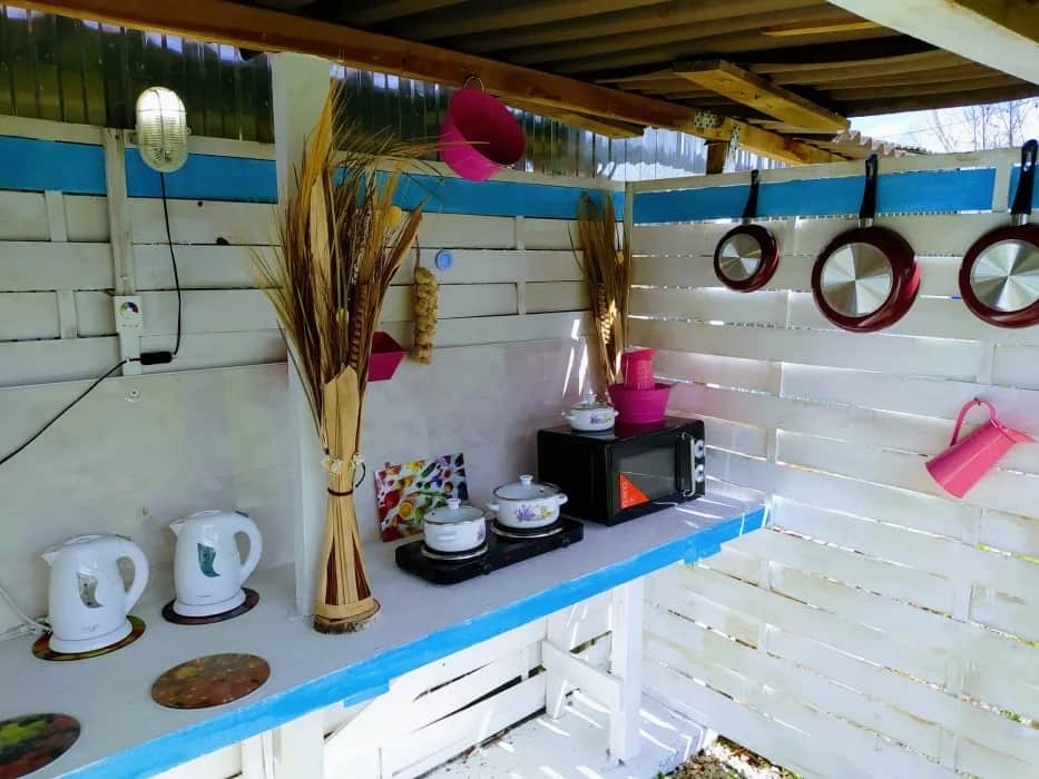 Jak działa kuchnia polowa? Kluczowe informacje i praktyczne porady