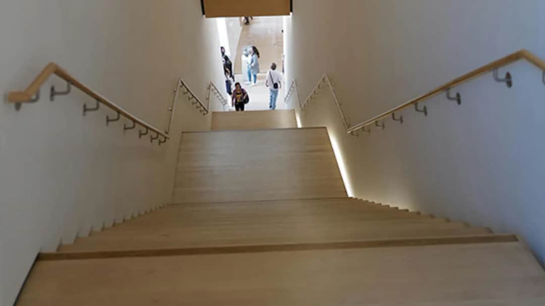 Ile kosztują schody z paneli? Poznaj ceny i ukryte koszty