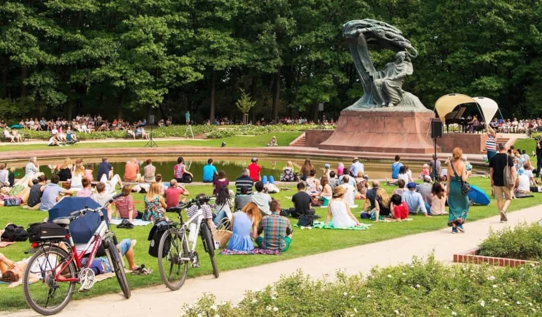 Ile trwa koncert chopinowski w Łazienkach? Sprawdź szczegóły i godziny